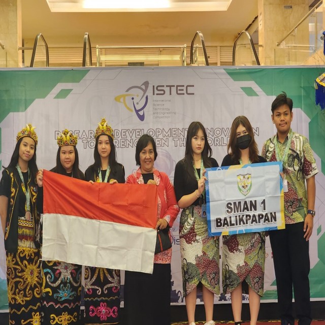 Siswa SMAN 1 Balikpapan meraih Medali Silver dan Bronze ISTEC 2023