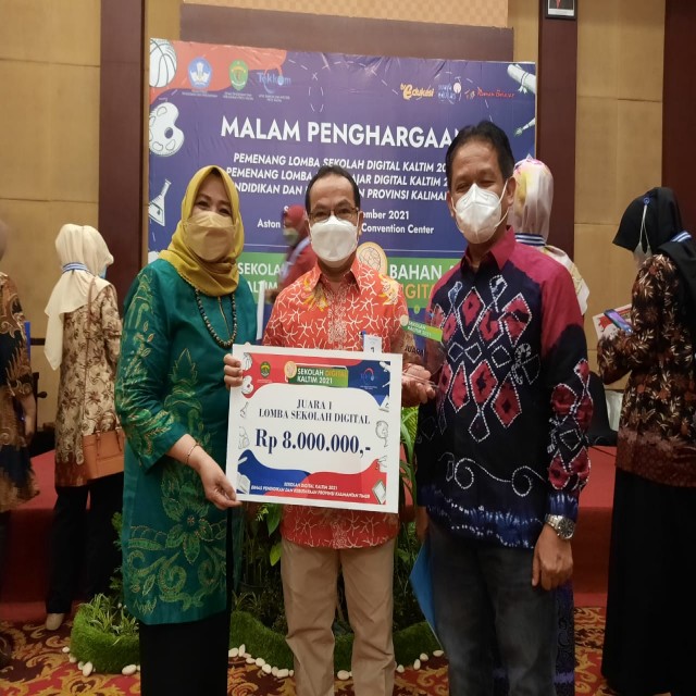 SMA NEGERI 1 BALIKPAPAN RAIH JUARA I SEKOLAH DIGITAL KALIMANTAN TIMUR 2021