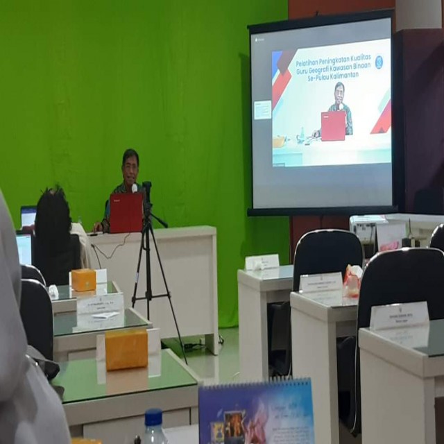 Pelatihan Peningkatan Kualitas Guru Geografi Kalimantan 2022