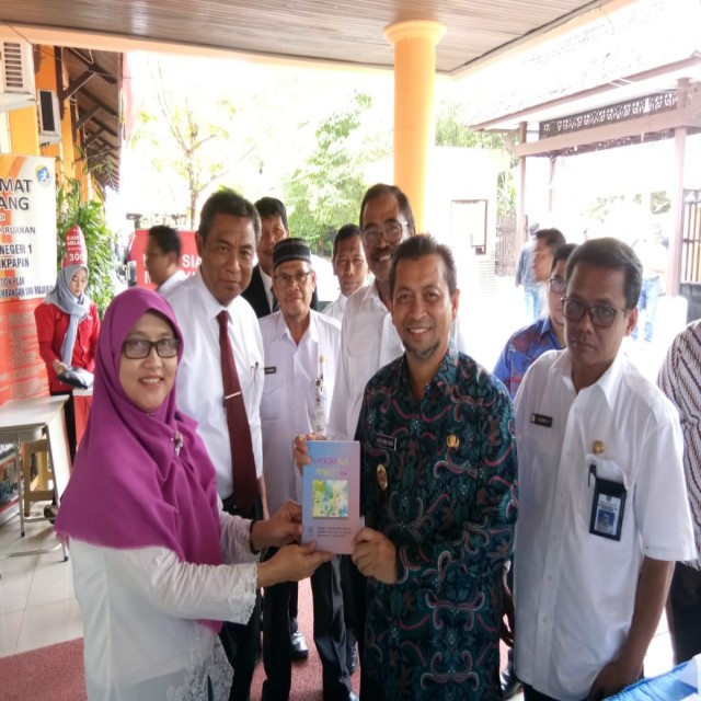 GELAR KARYA MENUMBUHKAN KREATIVITAS YANG BERTANGGUNG JAWAB