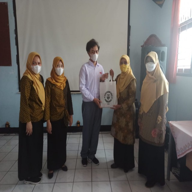 SMAN 1 Balikpapan Peduli