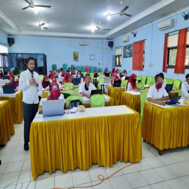 Workshop Pembelajaran Daring Menggunakan E-CLASS dan Evaluasi Belajar Berbasis CBT