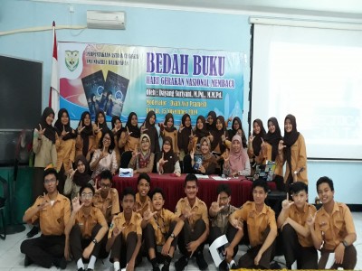 MENELUSUR  PROSES KREATIF PENULIS BUKU “DIALOG DUA DARA”