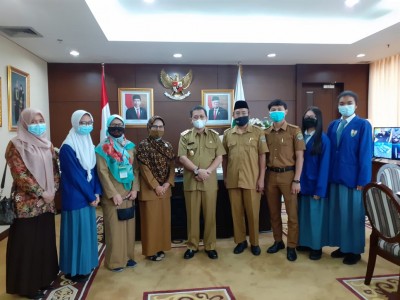 Wagub H.Hadi Mulyadi mengapresiasi 4 siswa jurusan IPS SMAN 1 Balikpapan  berhasil lulus 4 semester.